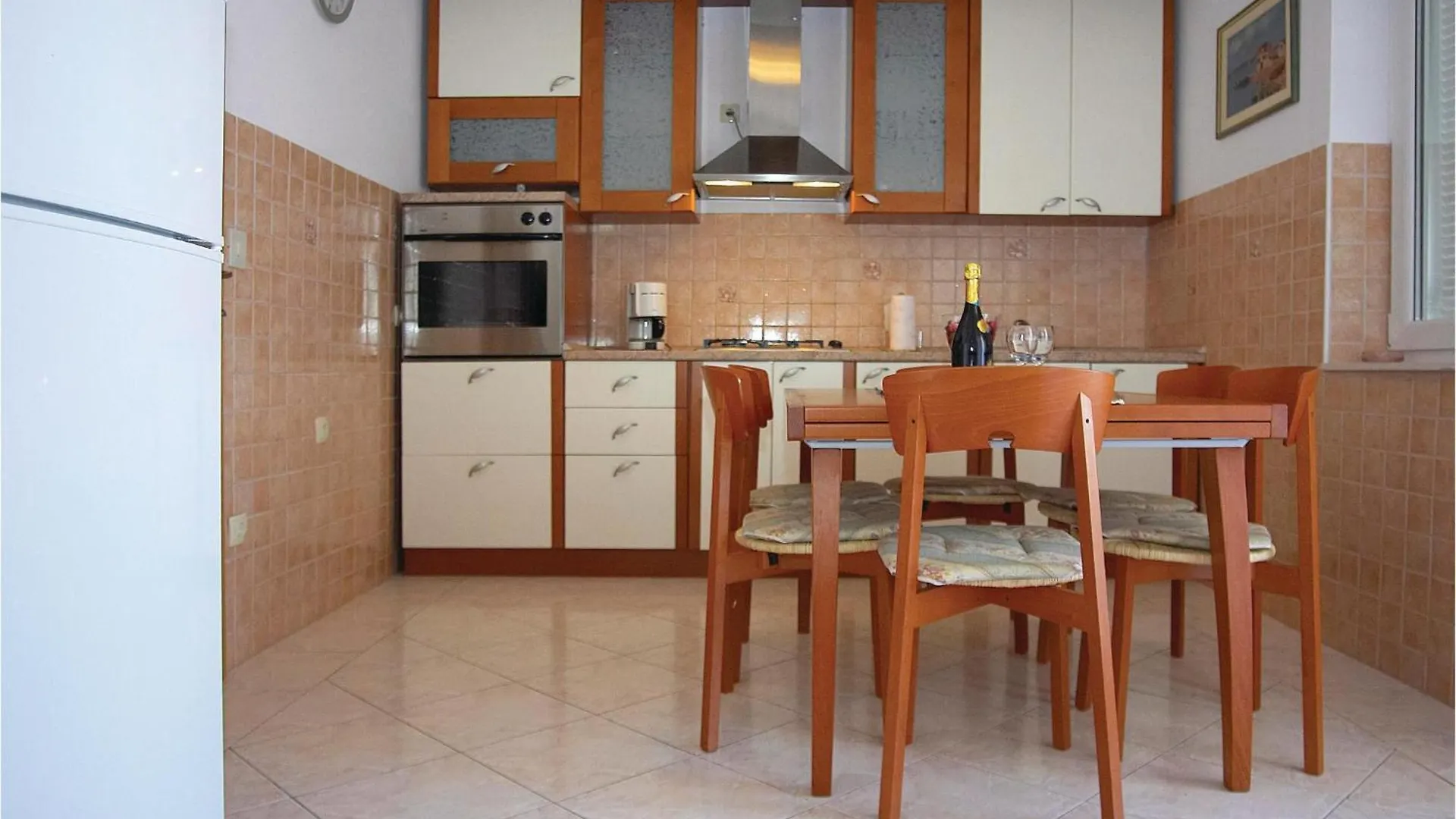 Stunning Apartment In Mali Iz With Kitchen Chorvatsko